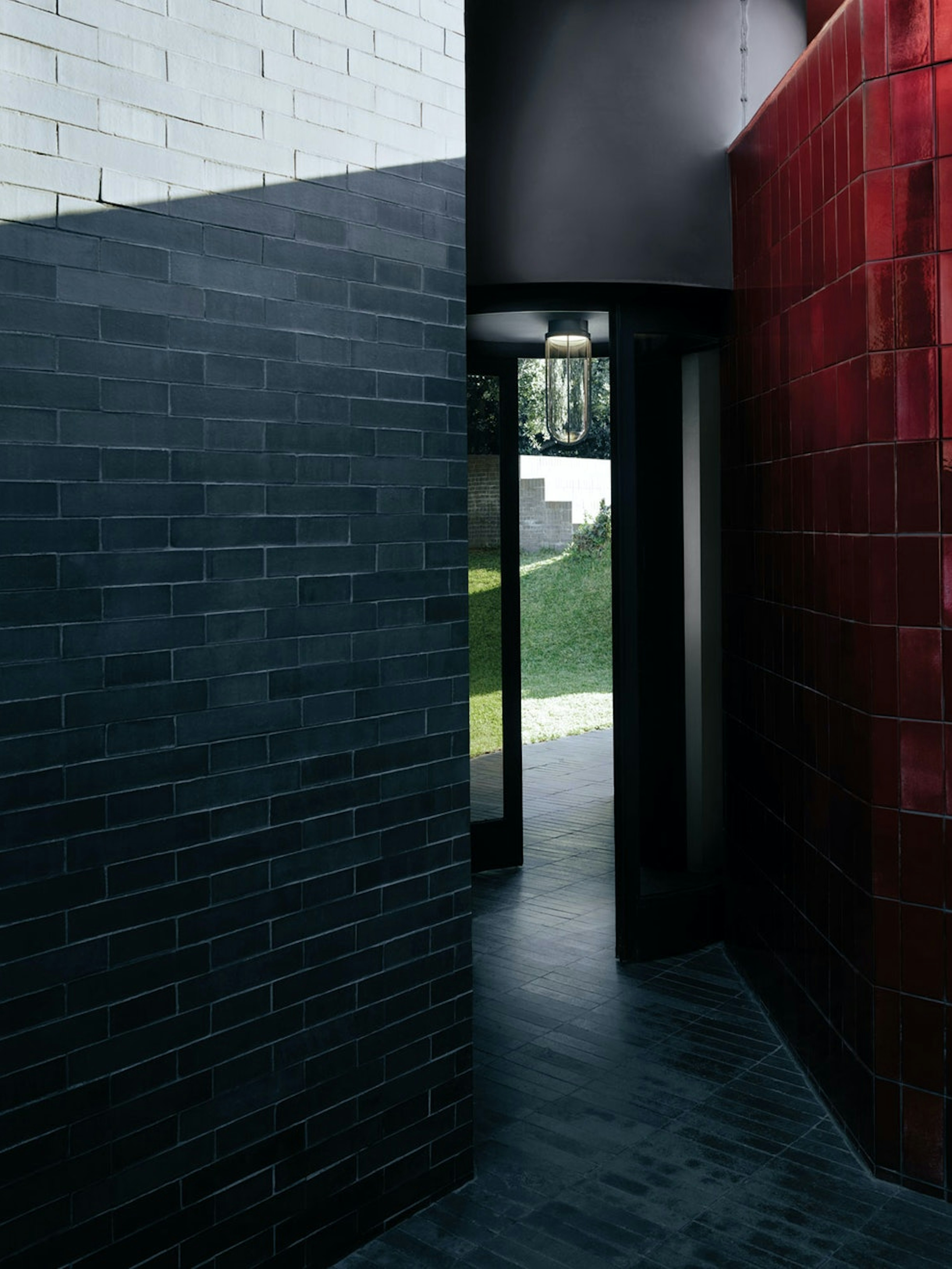 stories-In-Vitro-Philippe-Starck-flos-06