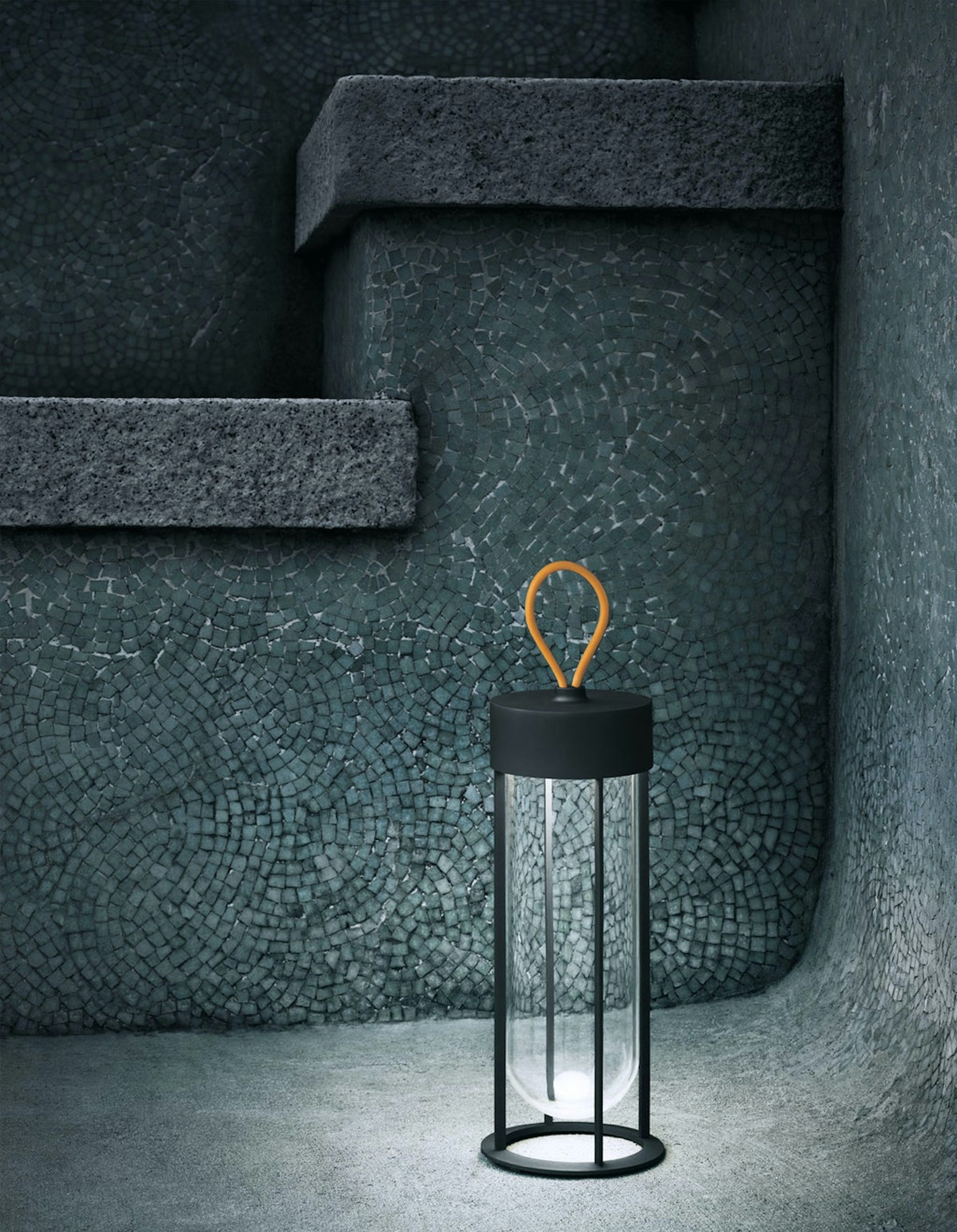 stories-In-Vitro-Philippe-Starck-flos-16B