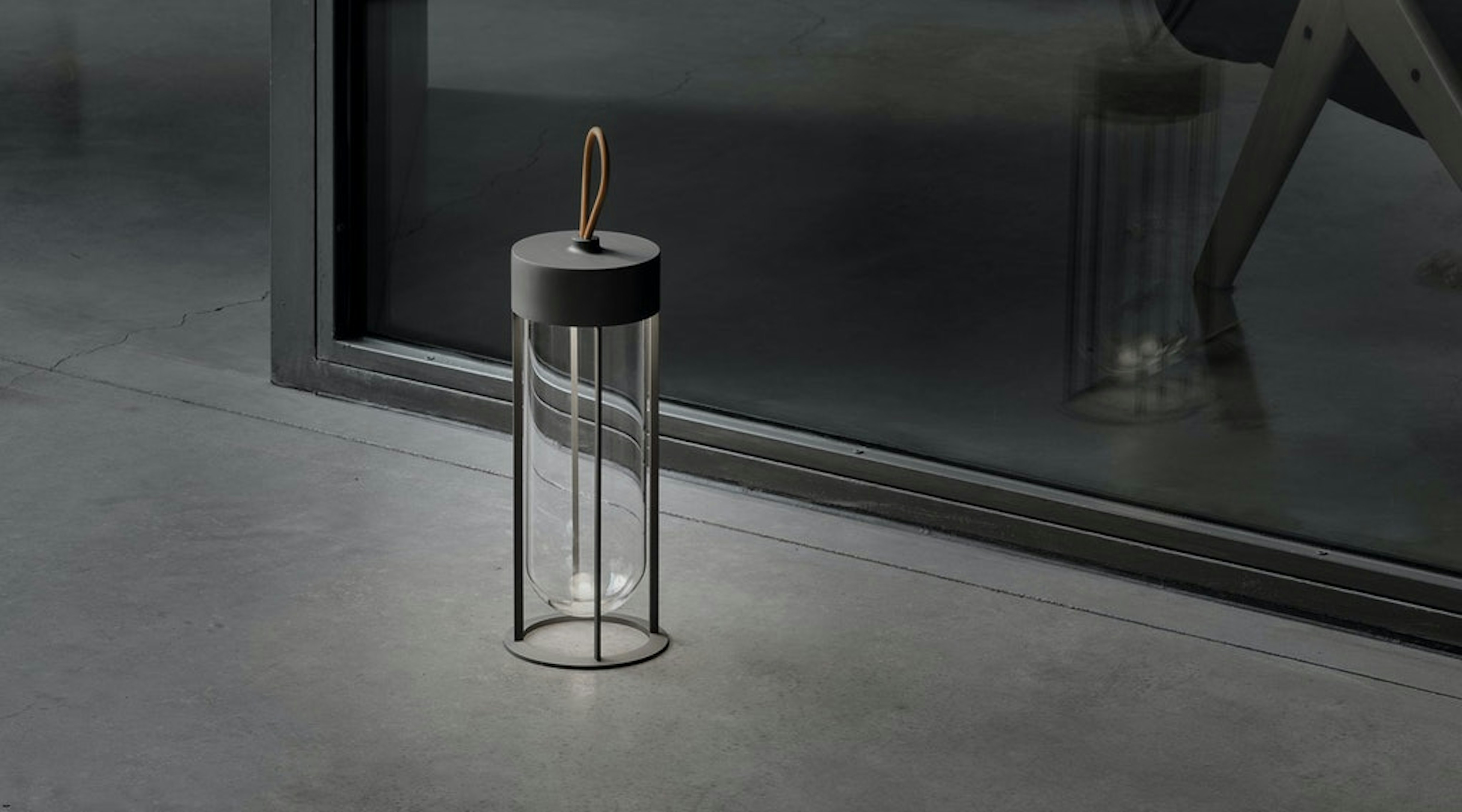 stories-In-Vitro-Philippe-Starck-flos-24B