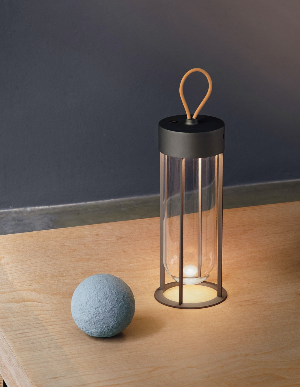 stories-In-Vitro-Philippe-Starck-flos-26