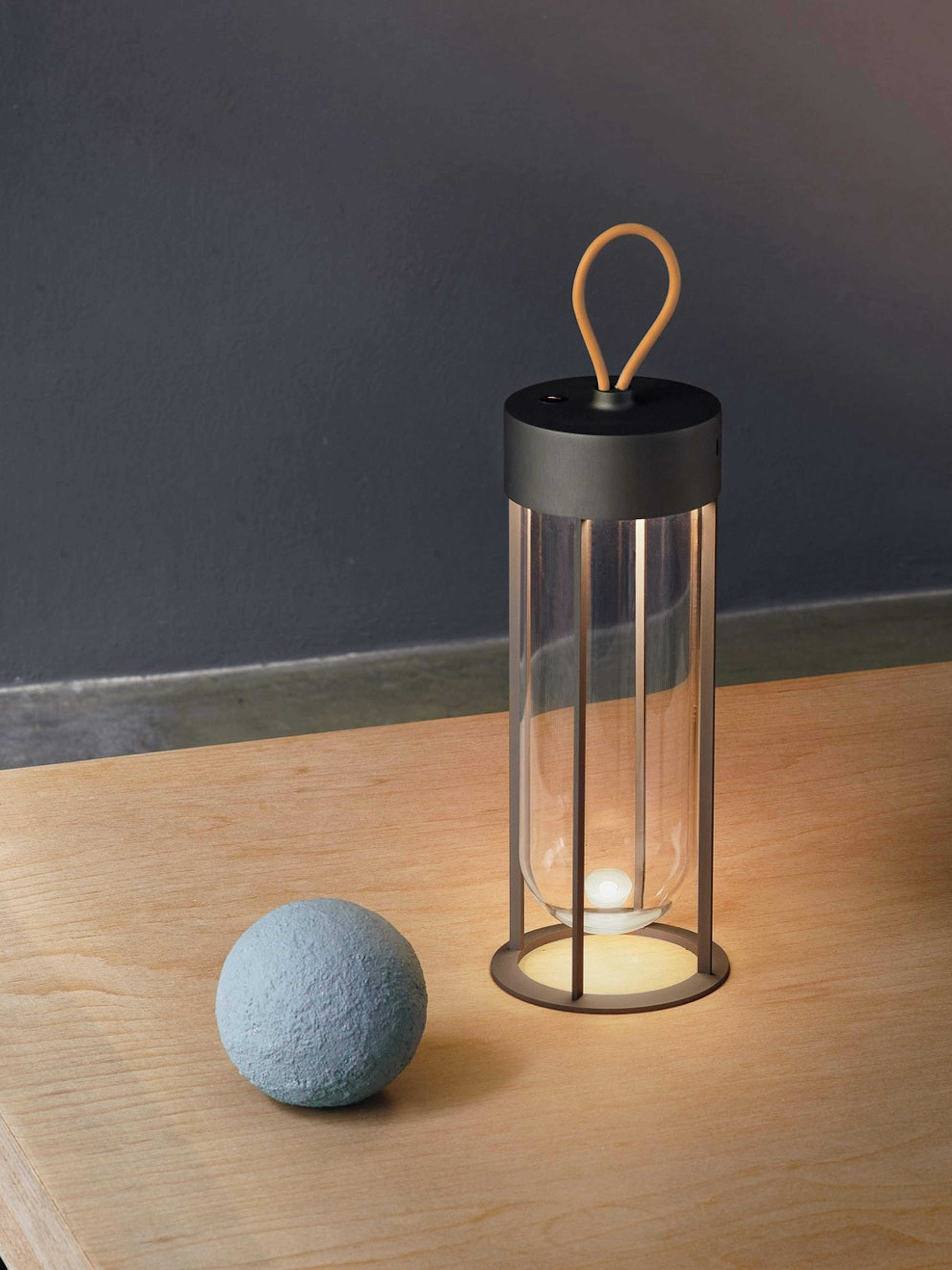 stories-In-Vitro-Philippe-Starck-flos-26