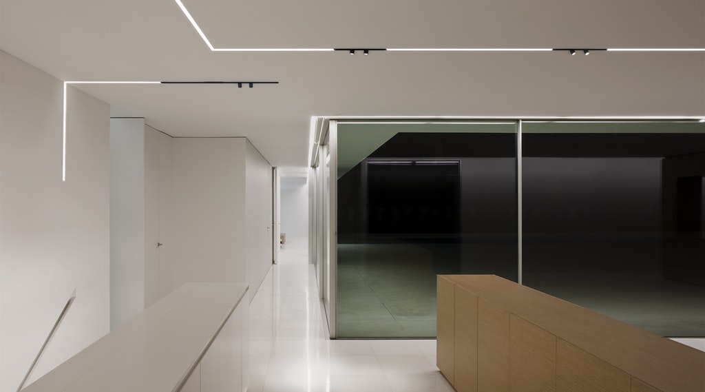 stories-The-Running-Magnet-flos-architectural-01
