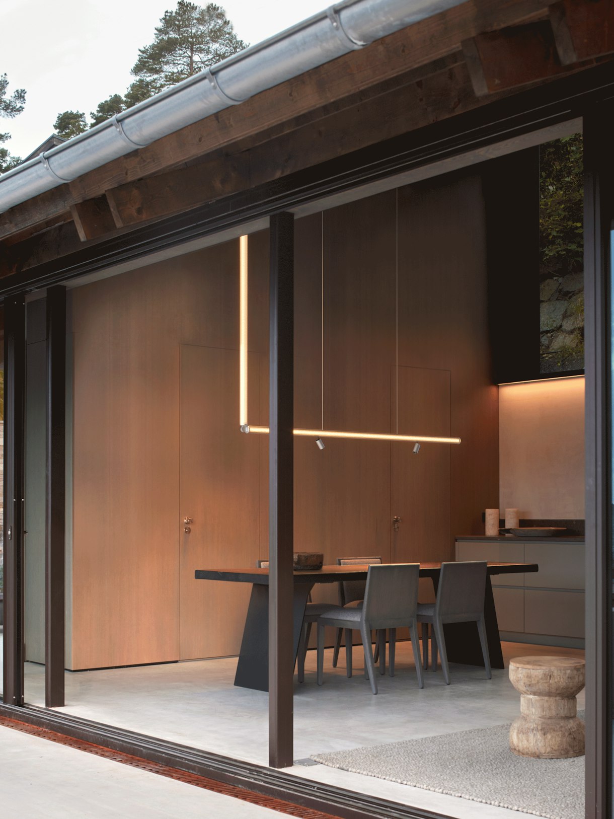 stories-The_Glowing_Track-Flos-Architectural-24