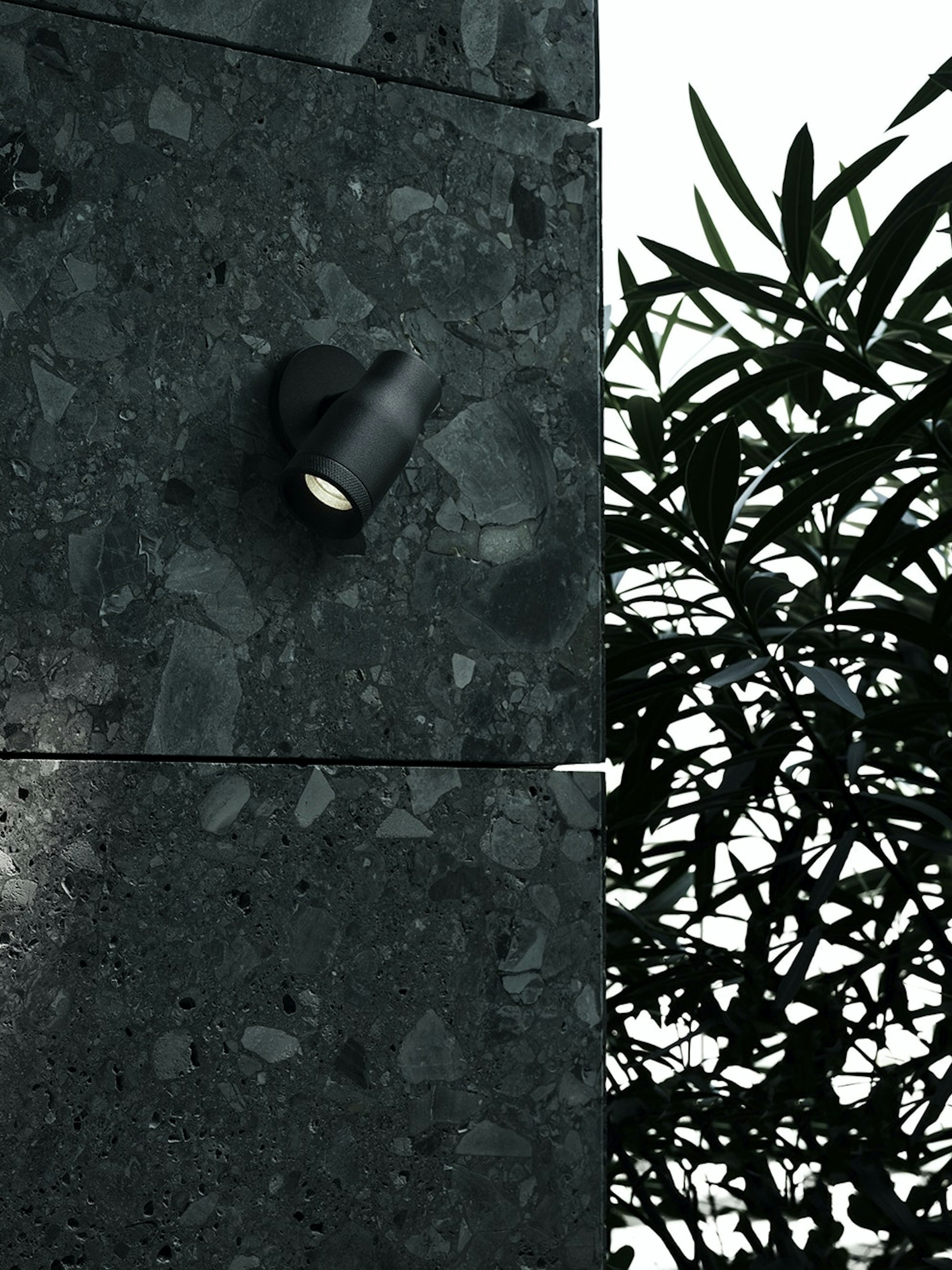 stories-landlord-flos-outdoor-06