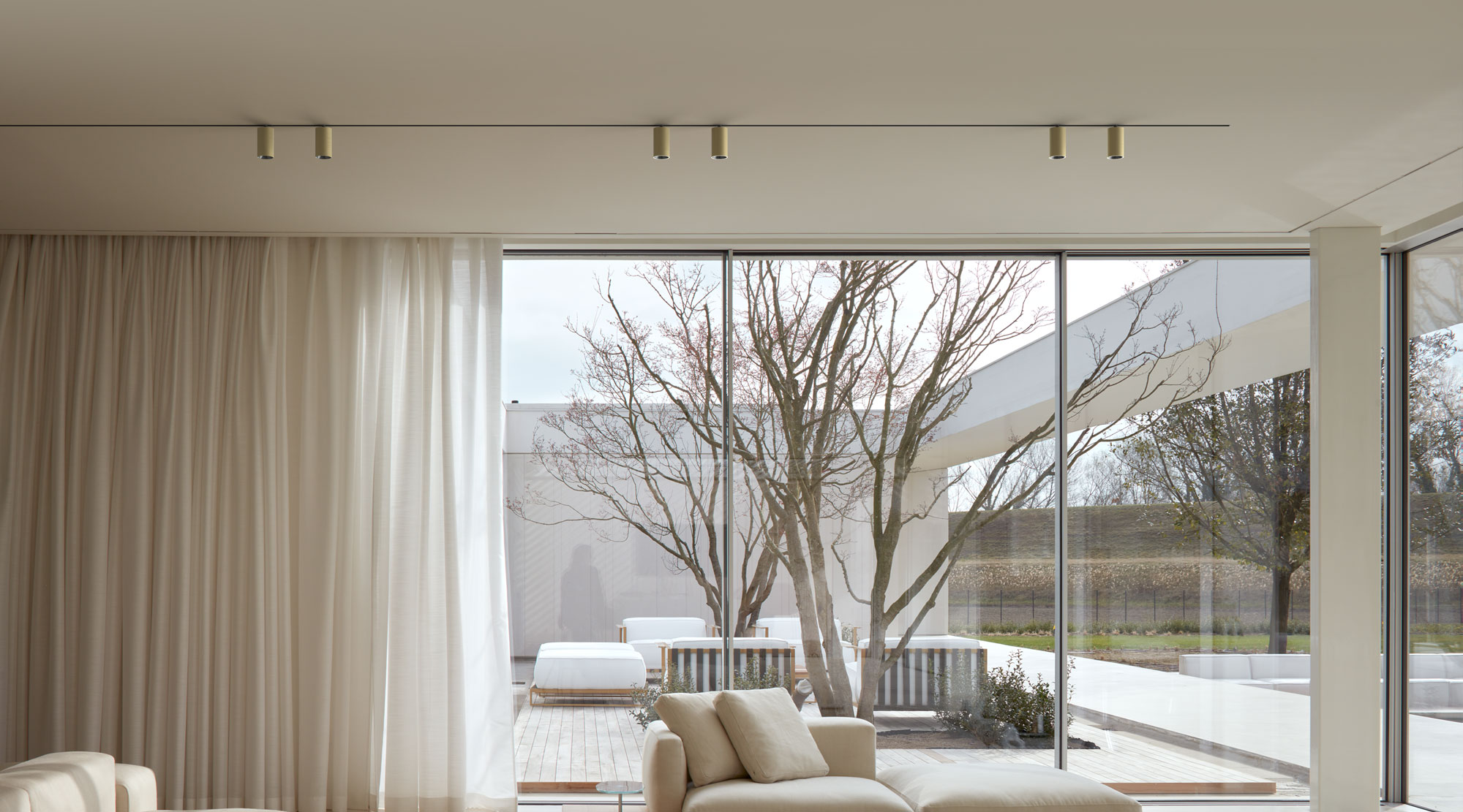 stories-light-shadow-spots-flos-architectural-00